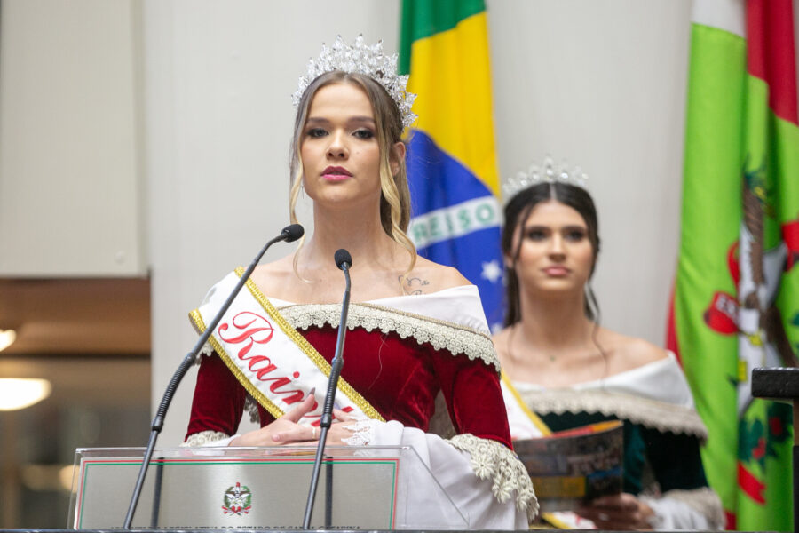 Rainha Mislaine Gava e a 2ª princesa, Maria Luíza Marques Pereira