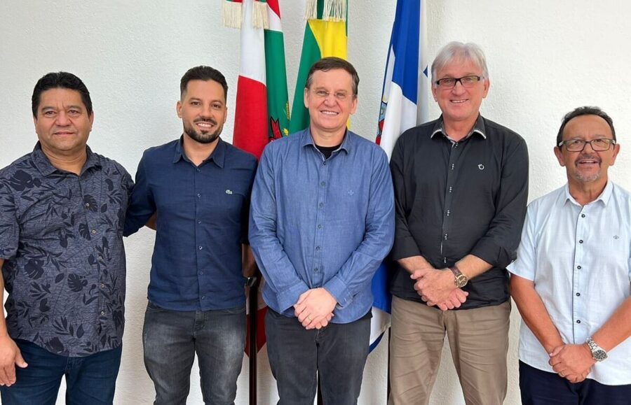 Deputado entregou, simbolicamente, recursos em Timbó, Bocaina do Sul e Rio do Sul
FOTO: Ascom deputado Jair Miotto