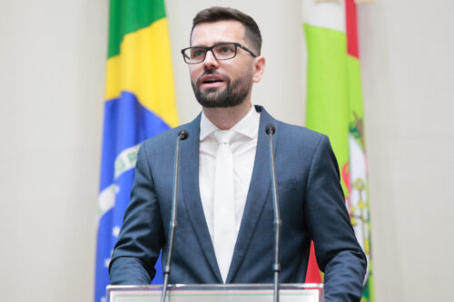 Com posse de André de Oliveira, Itapema tem o primeiro representante na Alesc