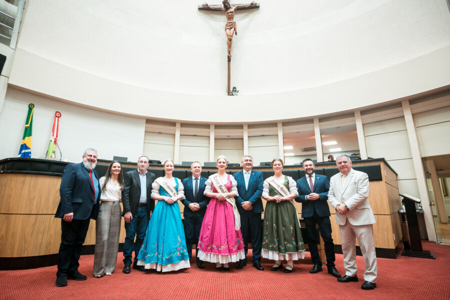Comitiva de Santa Rosa de Lima esteve na Alesc nesta quarta-feira (24)
