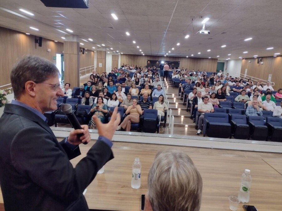 Deputado Neodi Saretta no evento em Chapecó