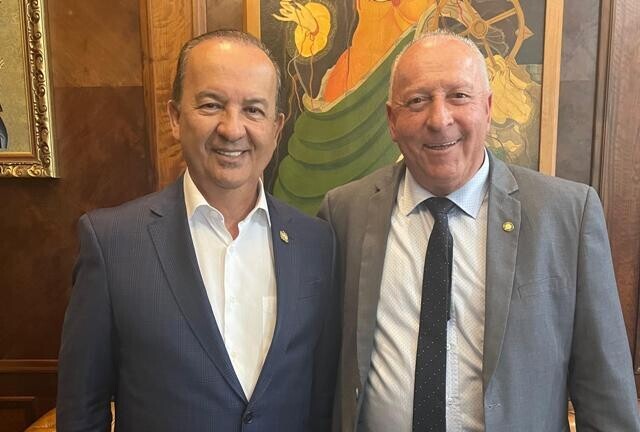 Governador Jorginho Mello e o deputado Oscar Gutz. Fonte: assessoria parlamentar.