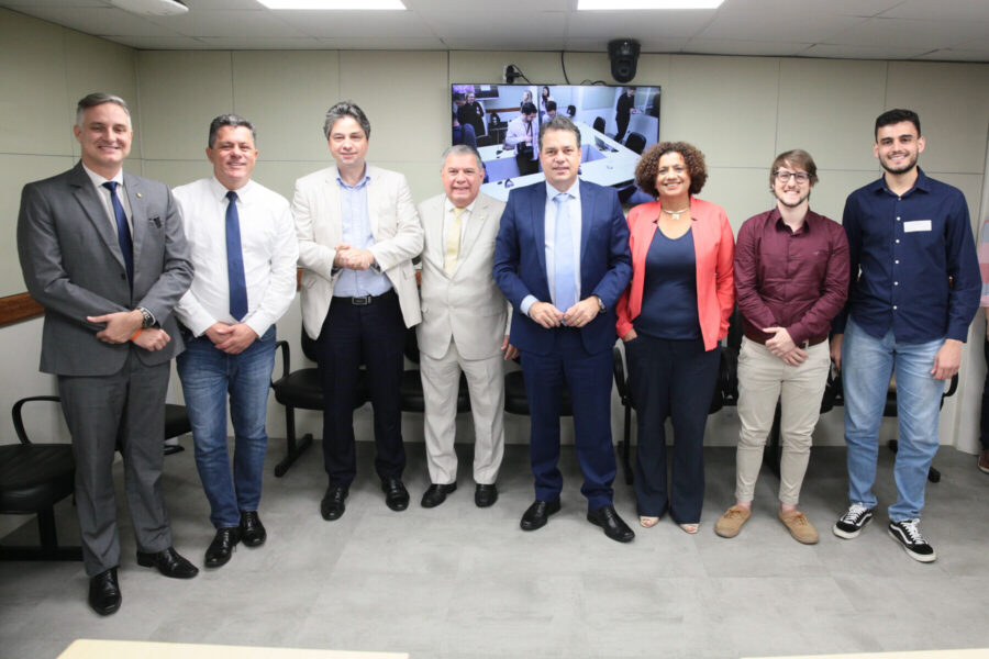 Parlamantares e colaboradores da Frente Parlamentar