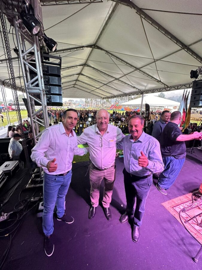 Deputado Oscar Gutz e lideranças de Timbó Grande
