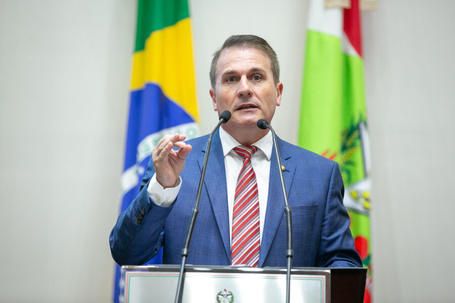 Mais segurança nas estradas: Altair Silva apresenta projeto para proteção de motoristas catarinenses