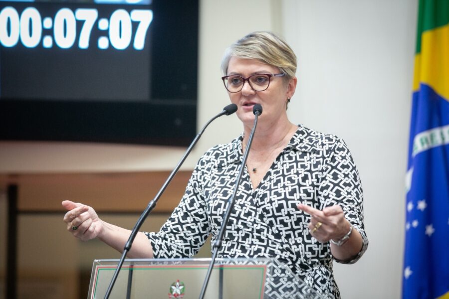 Deputada Luciane Carminatti