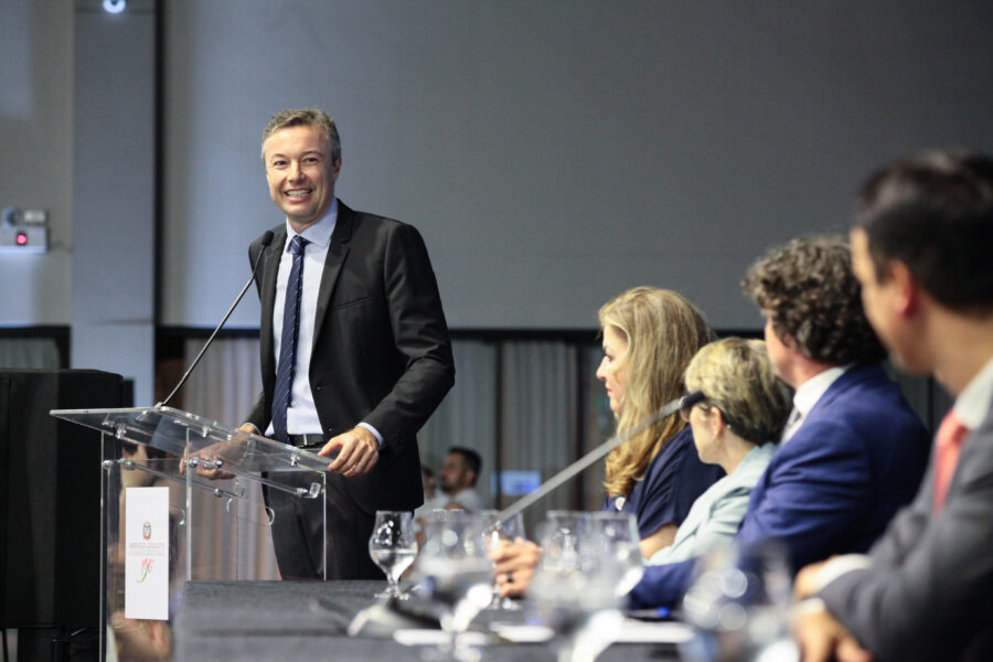 Parlamento homenageia 60 anos de história da Furb