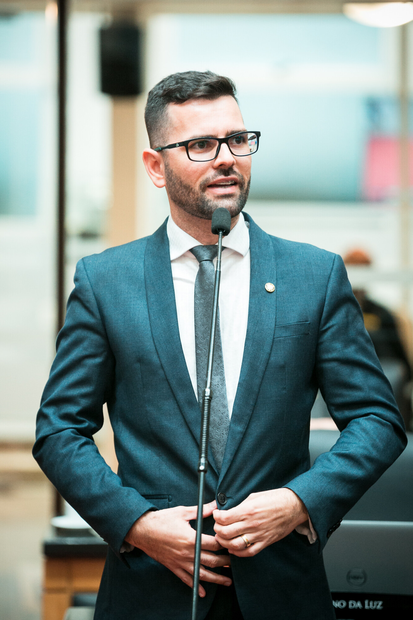 - Deputado André de Oliveira (NOVO)