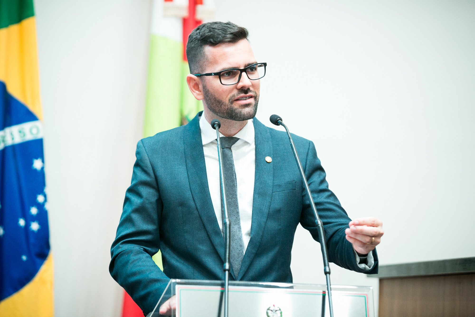 - Deputado André de Oliveira (NOVO)