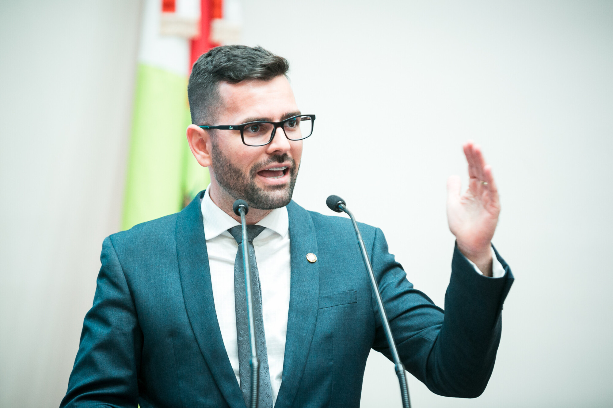 - Deputado André de Oliveira (NOVO)