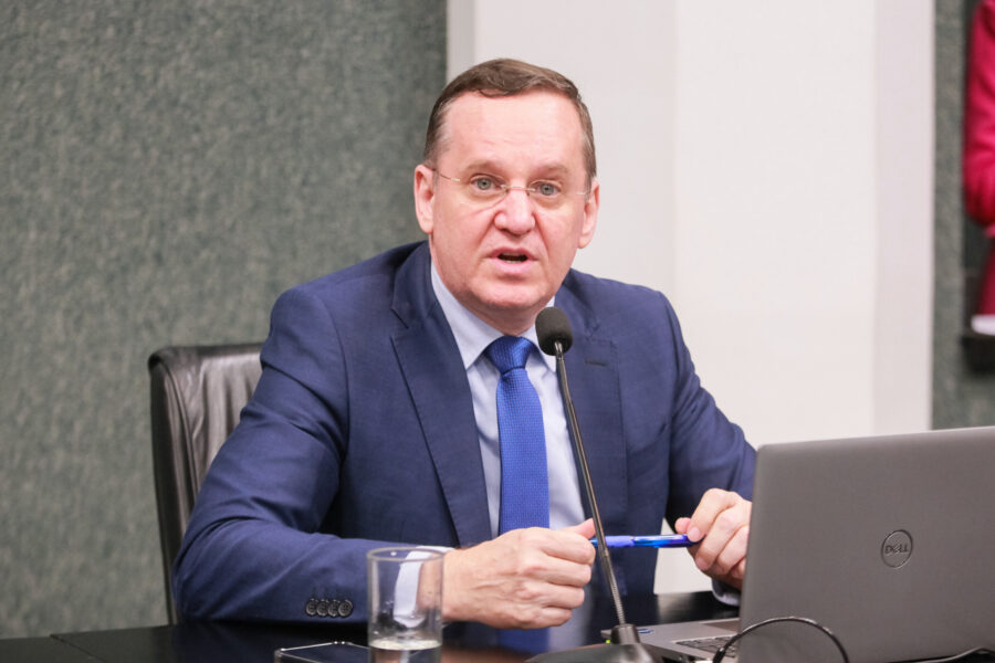 Deputado Miotto (União) relatou o PL 358/2023 durante reunião Comissão de Economia. FOTO: Agência AL