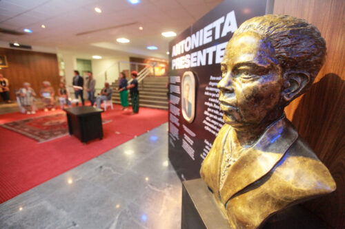 Inscrições para concurso sobre Antonieta de Barros terminam nesta sexta-feira (24)