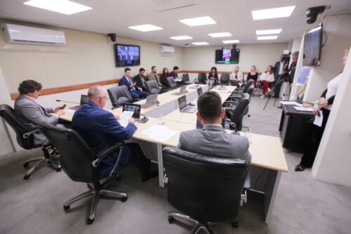 Comissão aprova proposta para simplificar atendimento em órgãos públicos
