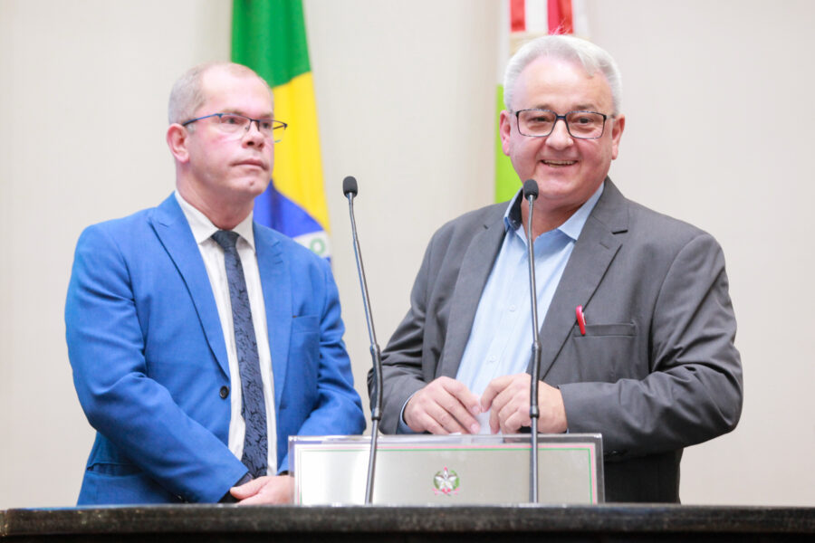 Diretor executivo da Acesisbi, Alípio Egídio Kulkamp, e o vice-presidente da entidade, Adílio Joaquim Fernandes.
