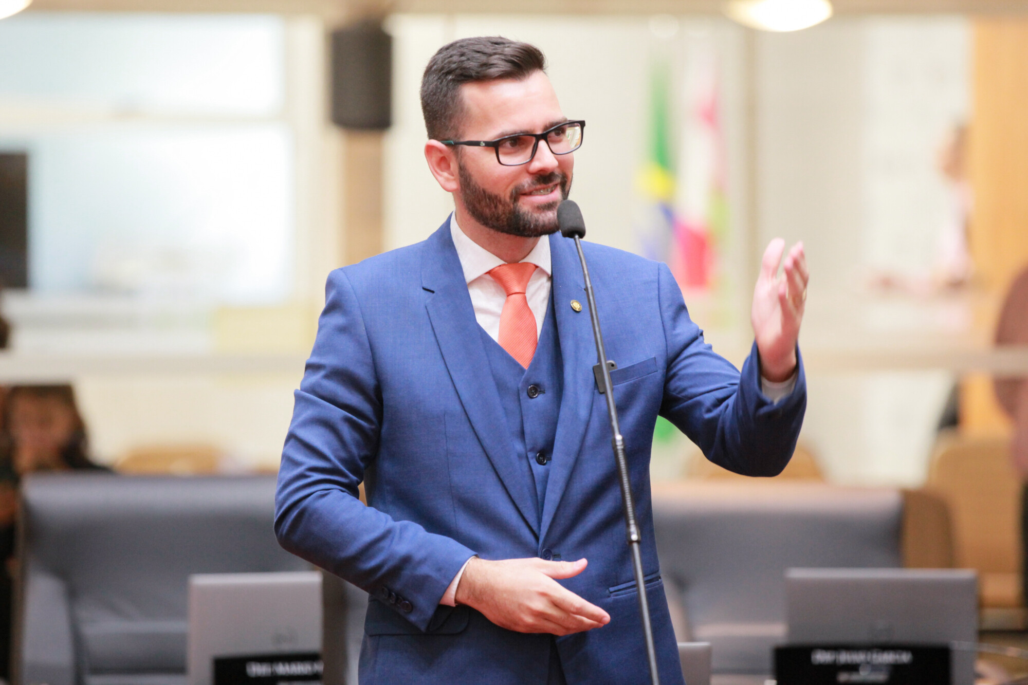 - Deputado André de Oliveira (NOVO)