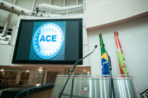 Parlamento homenageia 90 anos da Associação Catarinense de Engenheiros