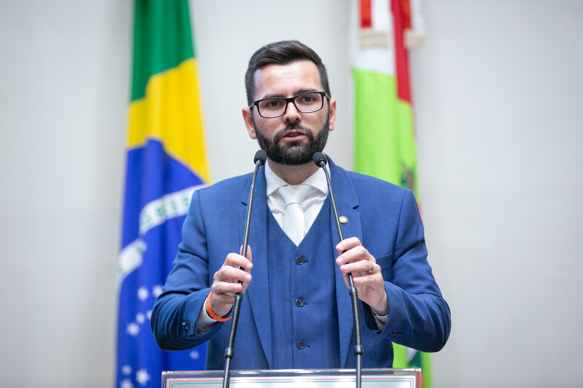 - Deputado André de Oliveira (NOVO)