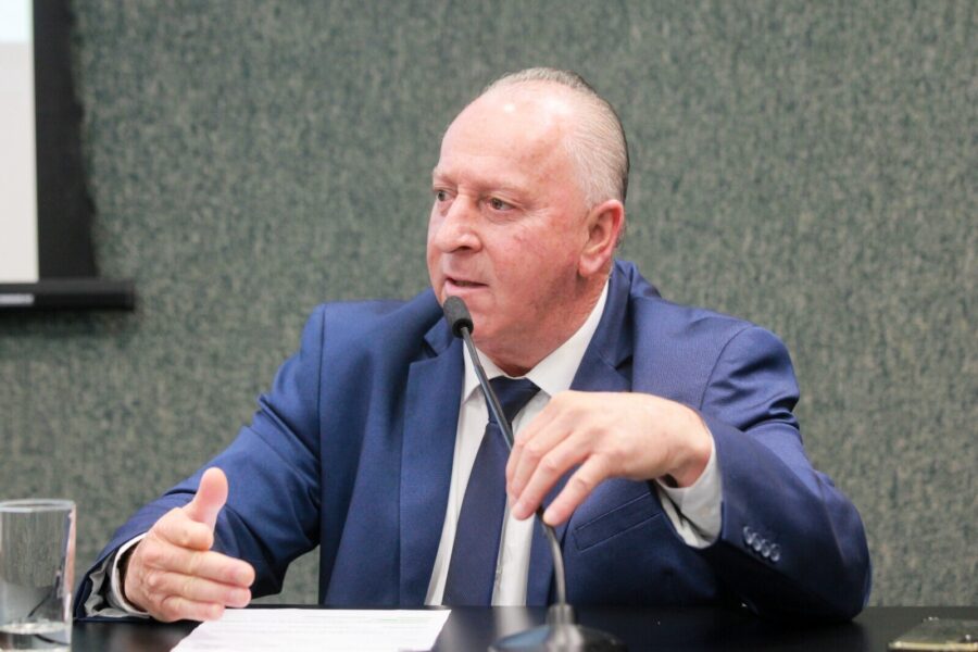 Deputado Oscar Gutz.