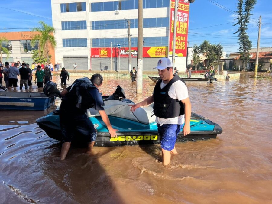 Deputado Sérgio Guimarães na arrecadação de donativos em Palhoça