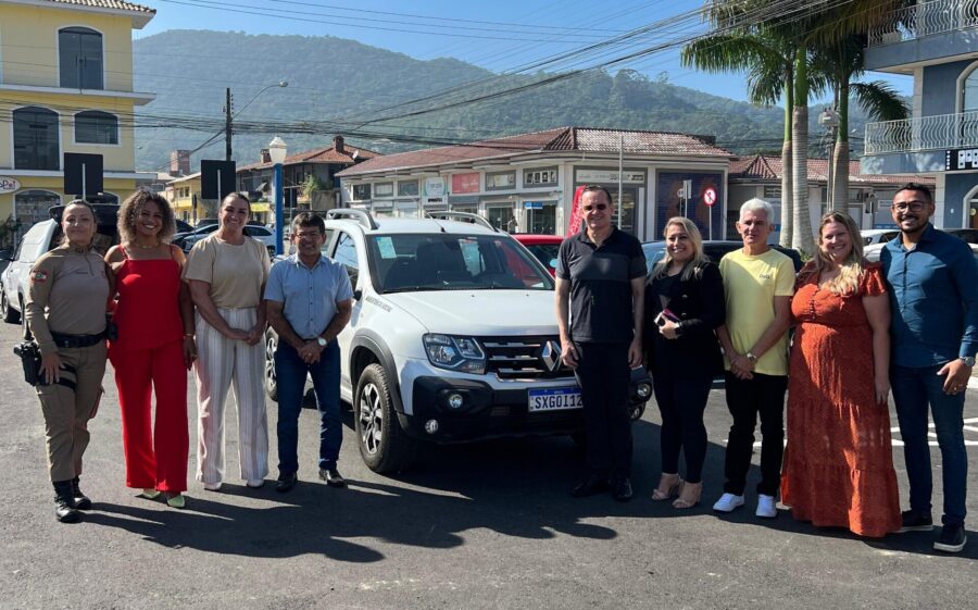 Deputado Miotto e lideranças de Porto Belo FOTO: Ascom deputado Jair Miotto