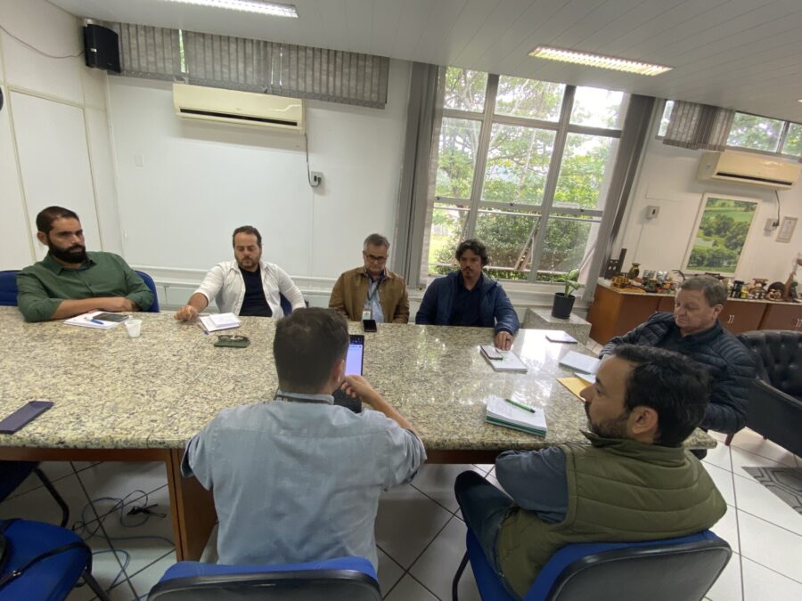Deputado Marquito em reunião na Secretaria de Estado de Agricultura e Pecuária