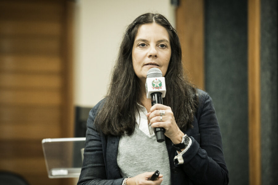 Regina Rodrigues, professora associada da UFSC na área de Oceanografia Física e Coordenadora da Sub Rede Desastres Naturais da Rede CLIMA