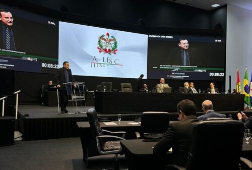 Miotto acompanha os debates do segundo dia do Programa Alesc Itinerante em Joinville