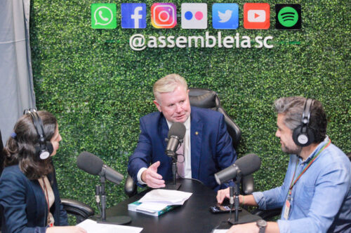 Berlanda destaca lei que propõe apadrinhamento de espaços públicos do Estado