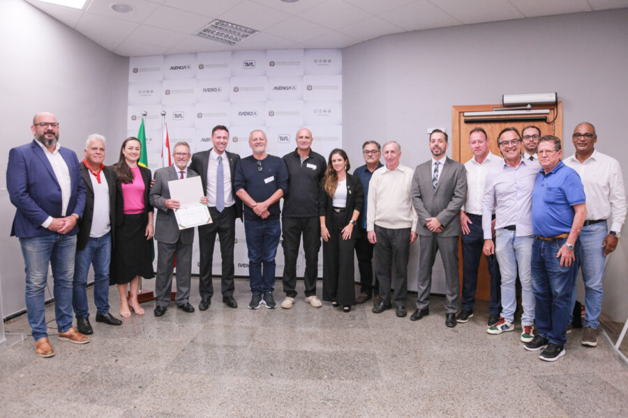 Deputado Fernando Krelling, Manuel Rebelo e dirigentes esportivos do Estado