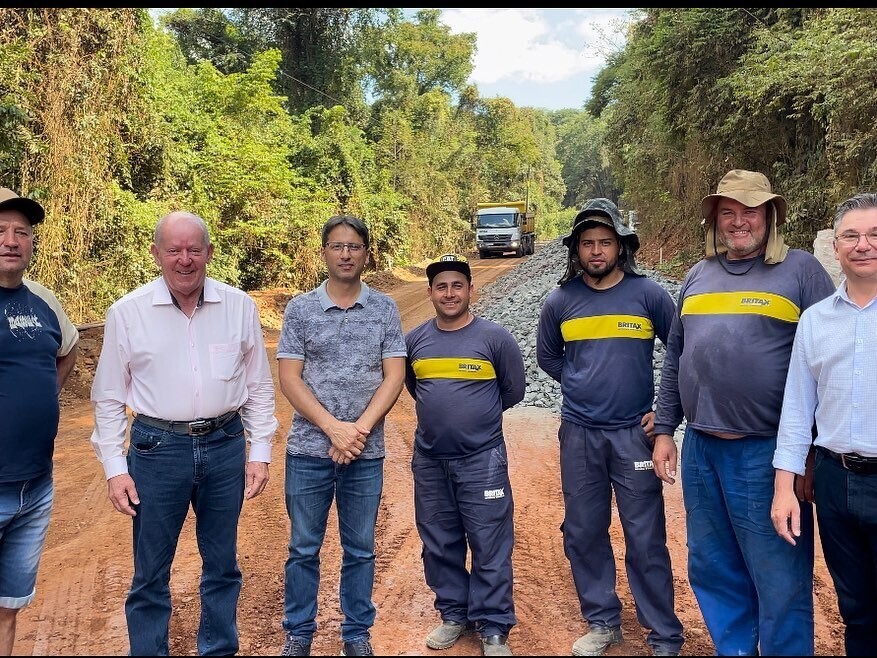 Deputado Marcos Vieira visita a obra