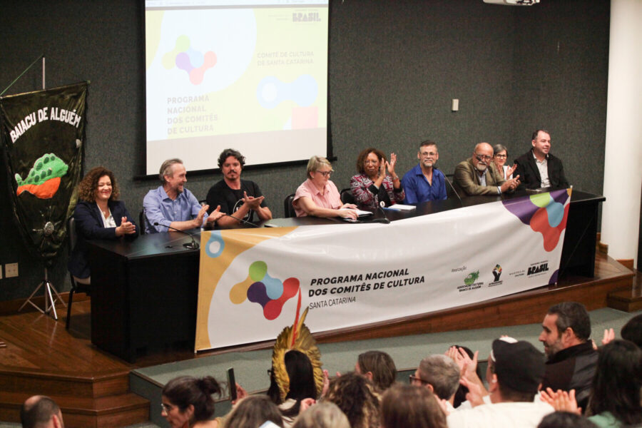 Evento foi realizado no Plenarinho Deputado Paulo Stuart Wright, na noite desta segunda (10)