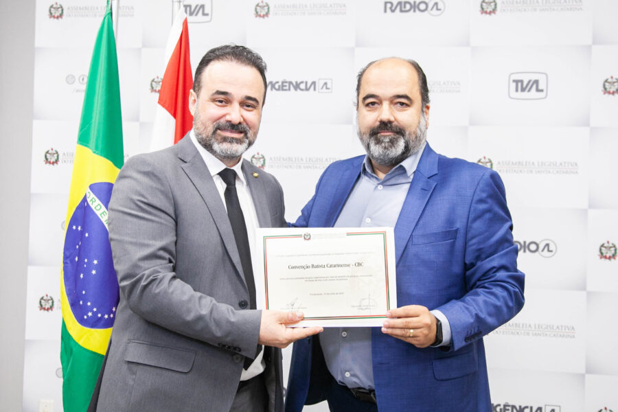 Deputado Cleiton Fossá e o pastor Rogério Nunes de Souza.