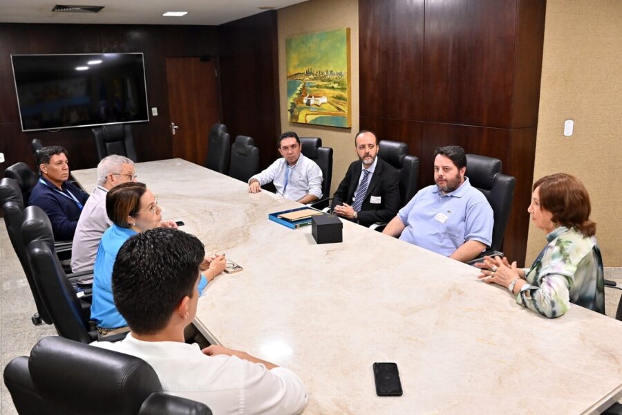 Chefe de gabinete da presidência da Alesc, André Luiz Bernardi, e o diretor legislativo, Fabiano de Souza, em visita ao Legislativo do RN.