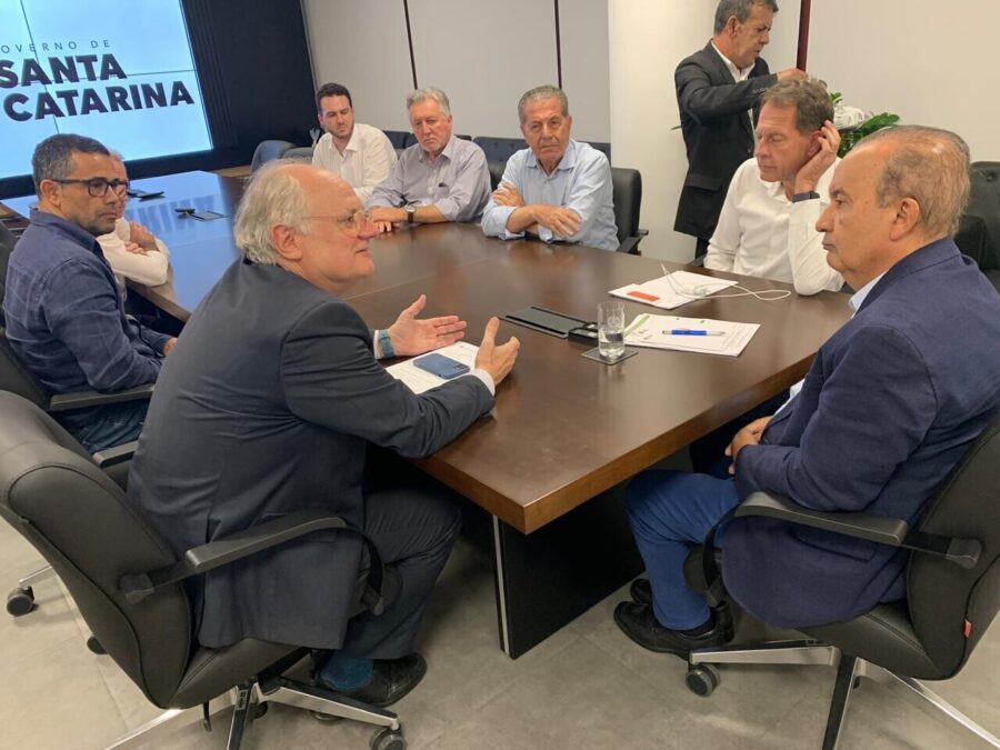Deputado Dr. Vicente, governador Jorginho Mello e lideranças de Porto União
