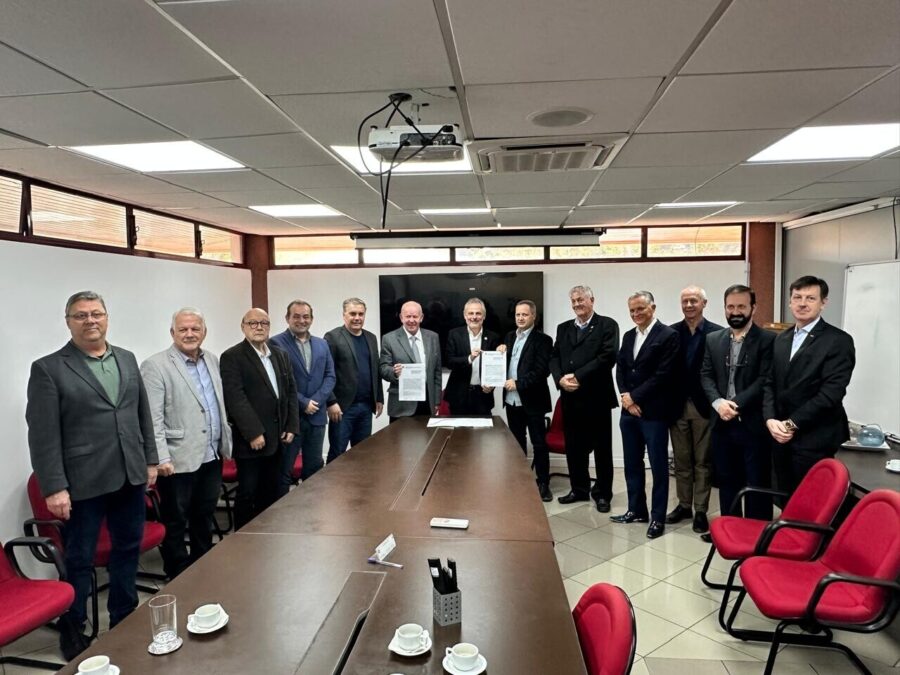 Deputado Marcos Vieira e lideranças de Pinhalzinho
