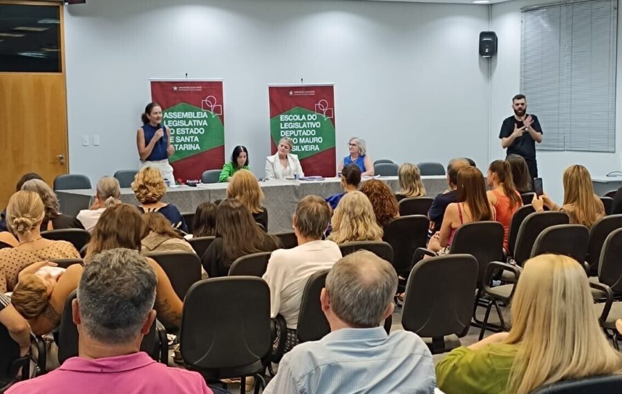 Lançamento do projeto de pesquisa em parlamento aberto realizado em fevereiro, em Schroeder