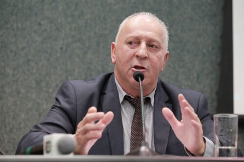 Oscar Gutz é contra projeto que proíbe a plantação de pinus