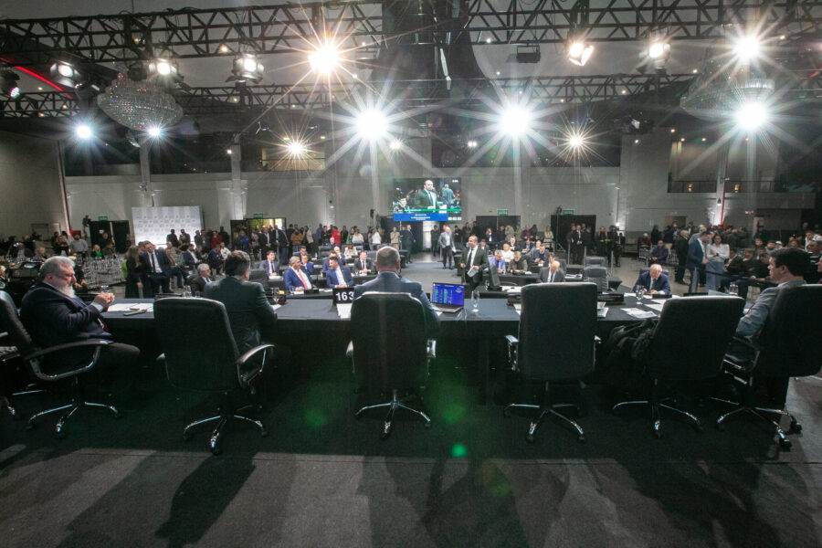 Plenário da Assembleia, durante a sessão realizada em Criciúma, na tarde desta terça-feira (2)