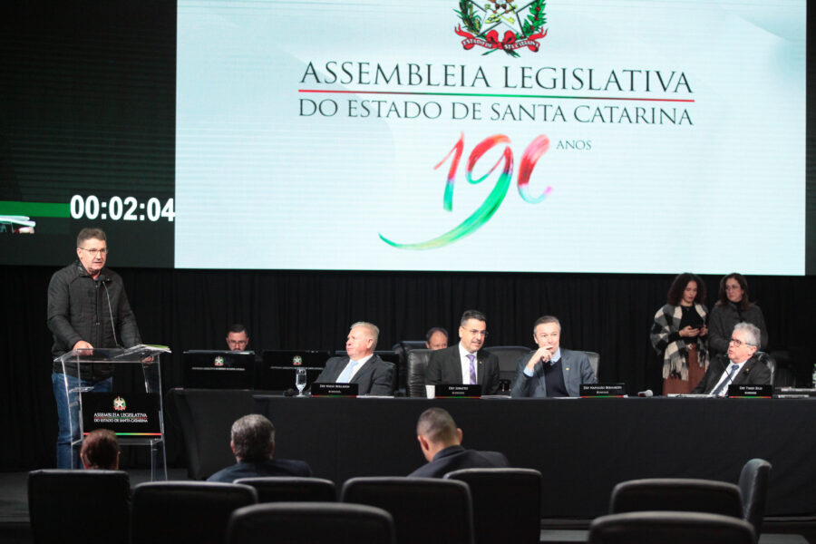 Representantes das associações de municípios do Sul de SC participaram da reunião da comissão