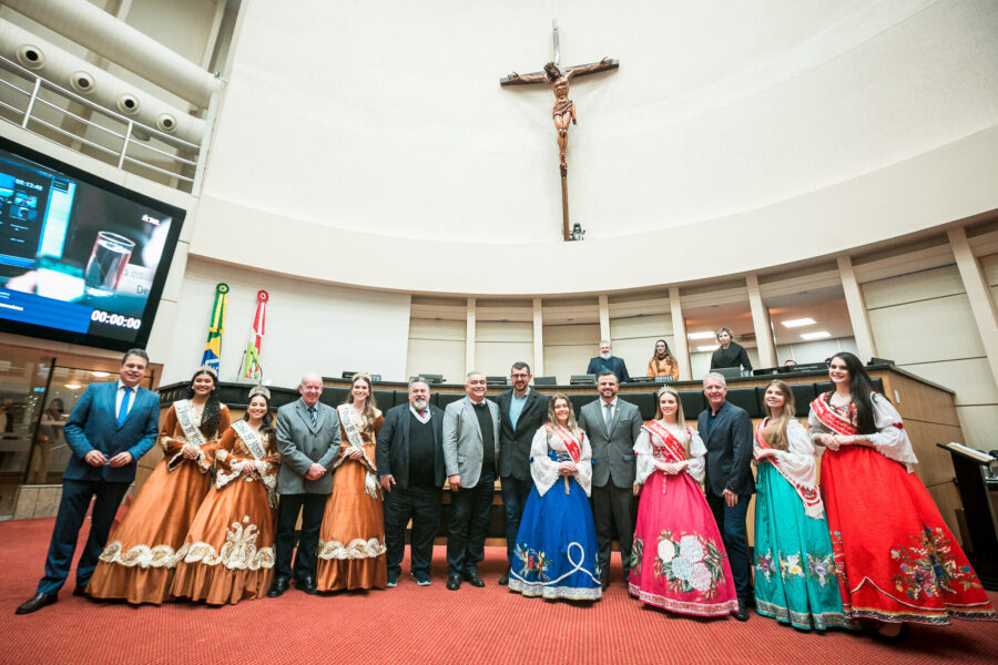 Parlamentares e comitiva de Águas Mornas