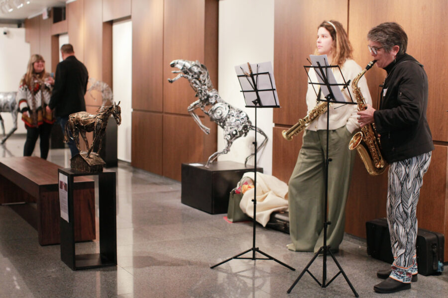 Apresentação musical na abertura da exposição
