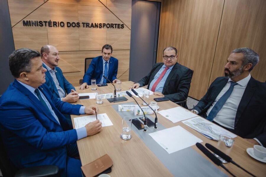 Reunião no Ministério dos Transportes em Brasília teve a presença do governador em exercício, deputado Mauro De Nadal (MDB) e comitiva parlamentar.