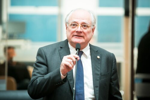Aprovação do projeto da reforma do ensino médio possibilitará ensino da língua italiana nas escolas