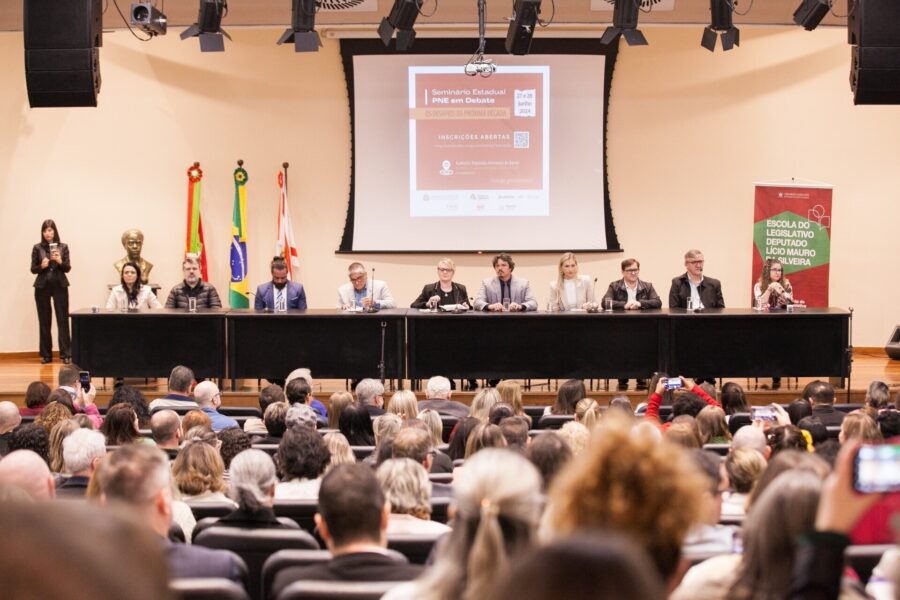 SC é o primeiro estado a realizar seminário sobre PNE após envio do projeto para o Congresso