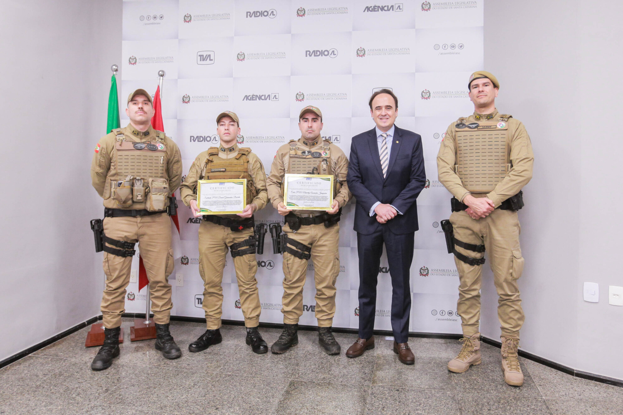 Moção de Aplauso – Dep. Carlos Humberto homenageia Policiais Militares de Barra Velha