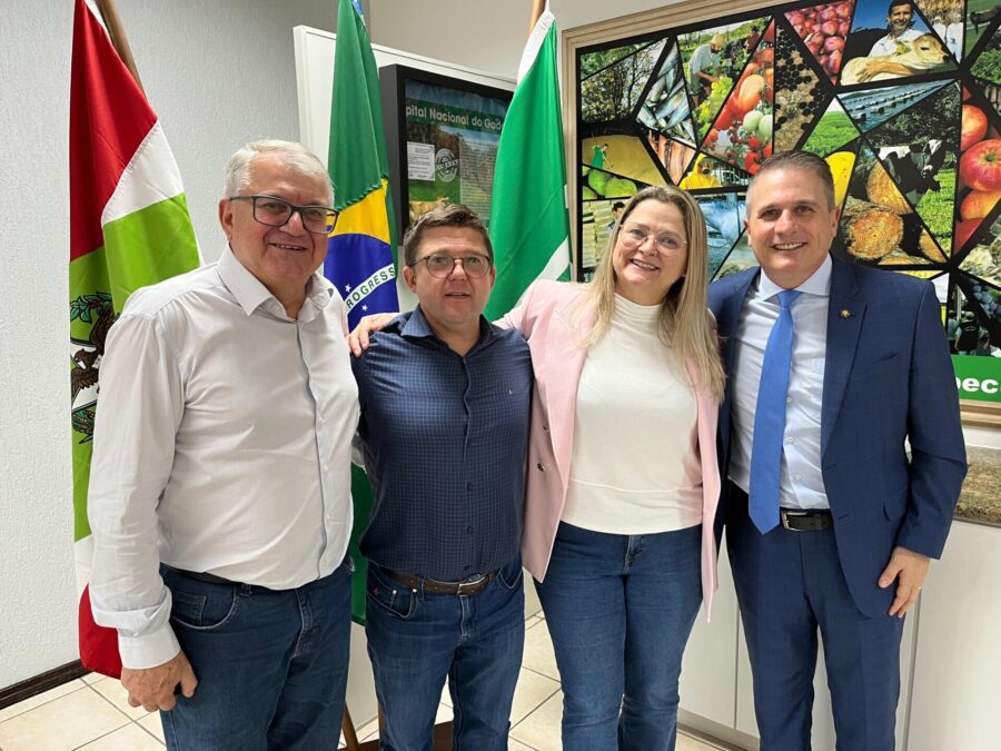 Deputado Altair Silva em visita à Cidasc
