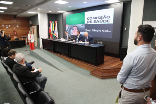 Comissão de Saúde aprova projeto sobre medicamentos a base de canabidiol