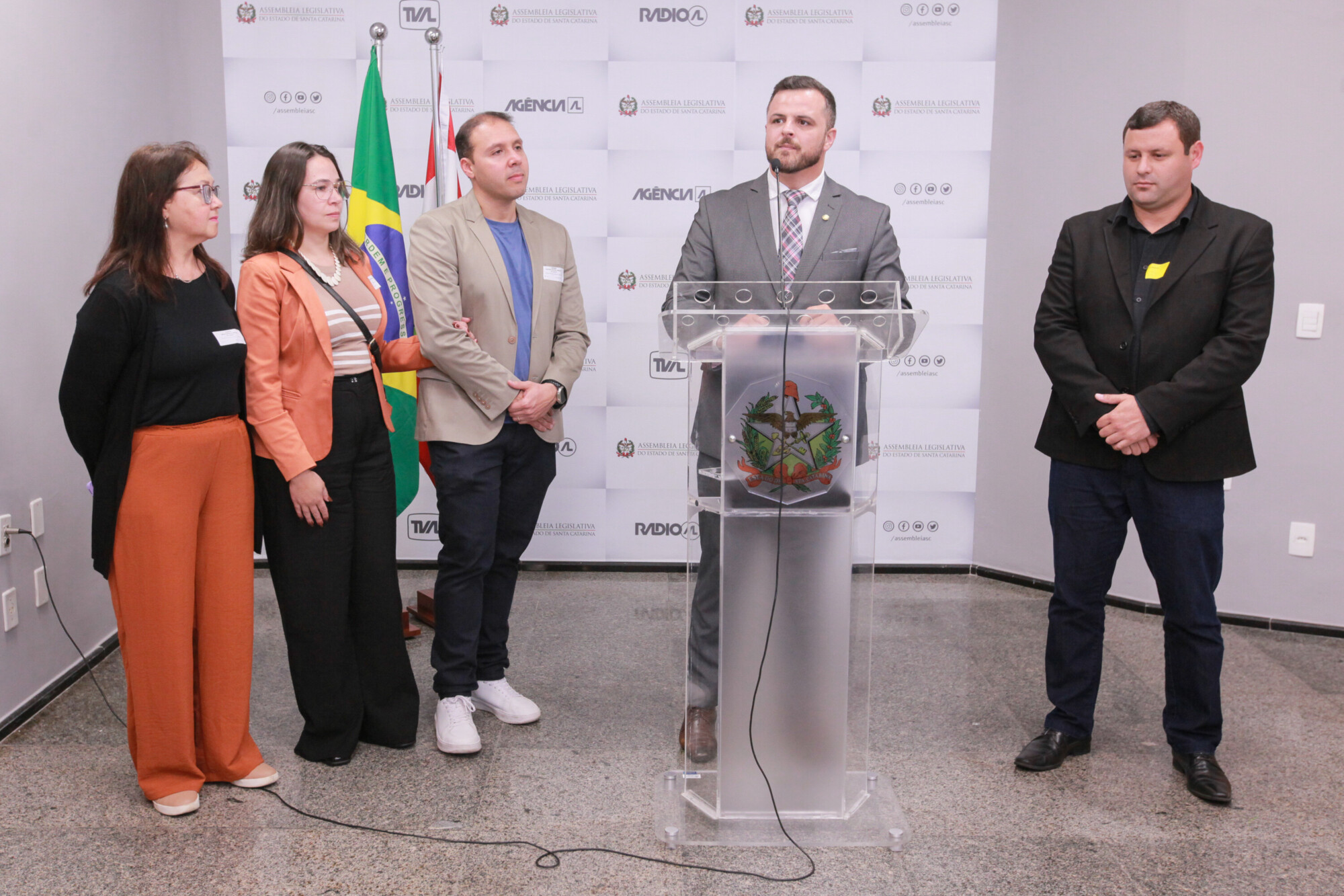 Deputado Lucas Neves entrega Homenagem ao Jornalista Wagner Matos