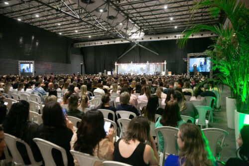 Com apoio do Parlamento, 18º Congresso Estadual das Apaes reúne 3 mil pessoas em Baln. Camboriú