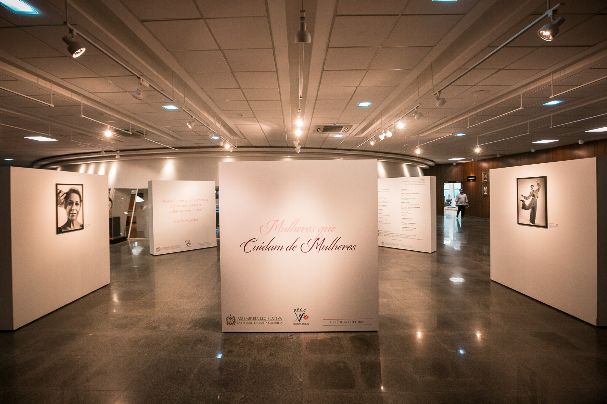 Exposição Fotográfica “Mulheres que cuidam de mulheres”